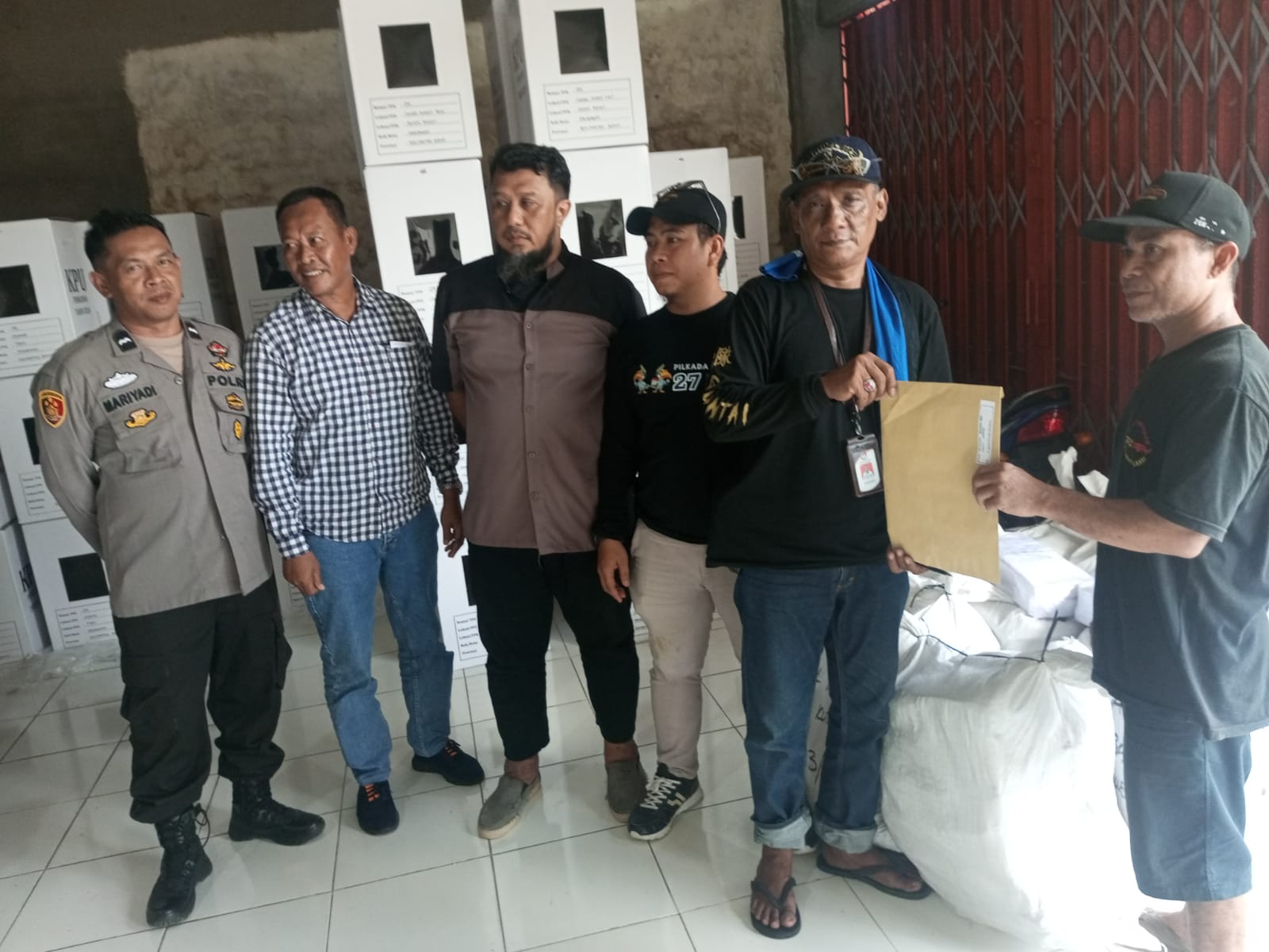 Pengawasan Logistik di gudang KPU Kabupaten Mempawah