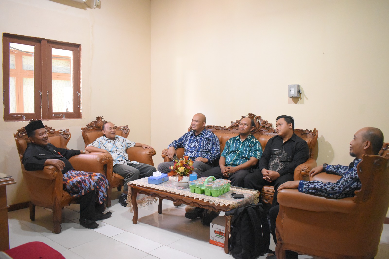 Bawaslu Kabupaten Mempawah melakukan kunjungan ke Dinas Sosial, Pemberdayaan Perempuan dan Perlindungan Anak, Pemberdayaan Masyarakat, dan Pemerintah Desa Kabupaten Mempawah.