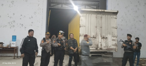 pengawasan logistik di gudang KPU Kabupaten Mempawah