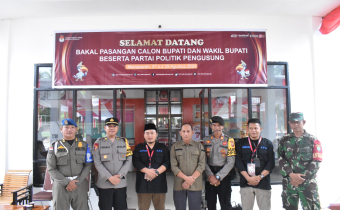 Anggota bawaslu Mempawah Hanise Awasi langsung tahapan pendaftaran pasangan calon Bupati dan Wakil Bupati kabupaten Mempawah