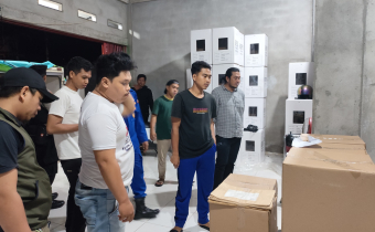 pengawasan logistik di gudang sakura biz